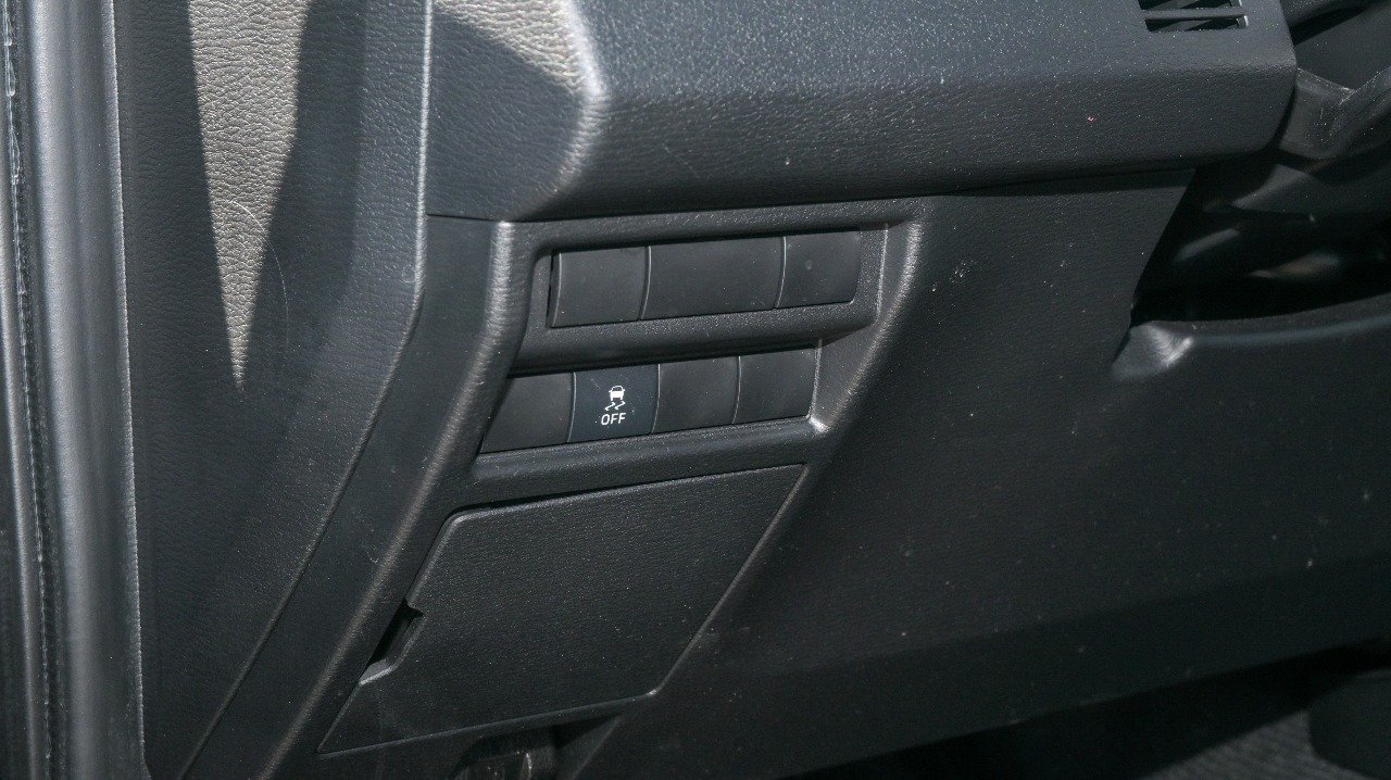 Make - Mitsubishi Model - L200 Year - 2026 Engine - 2.4 L 4G64 Fuel - Petrol Transmission- Manual Body type - Normal Drive - 4WD Doors- 4 doors Windows - Electric Power Specs - GCC Sale - Export Only Shipping from - Dubai UAE - Image 10