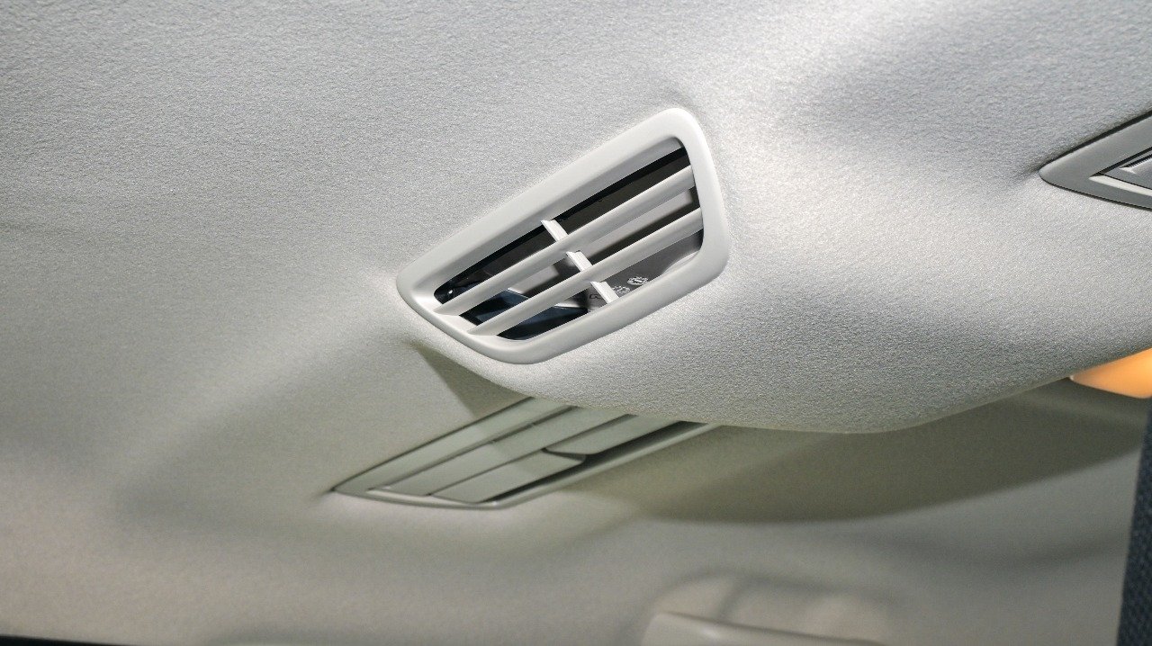 Make - Mitsubishi Model - L200 Year - 2026 Engine - 2.4 L 4G64 Fuel - Petrol Transmission- Manual Body type - Normal Drive - 4WD Doors- 4 doors Windows - Electric Power Specs - GCC Sale - Export Only Shipping from - Dubai UAE - Image 16